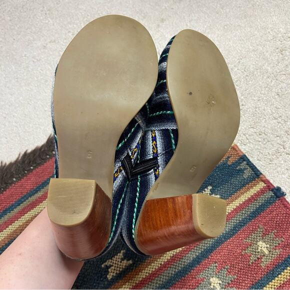 Fortress Of Inca Striped Tapestry Ankle Boots with Wooden Heel Size 6 - Picture 5 of 5